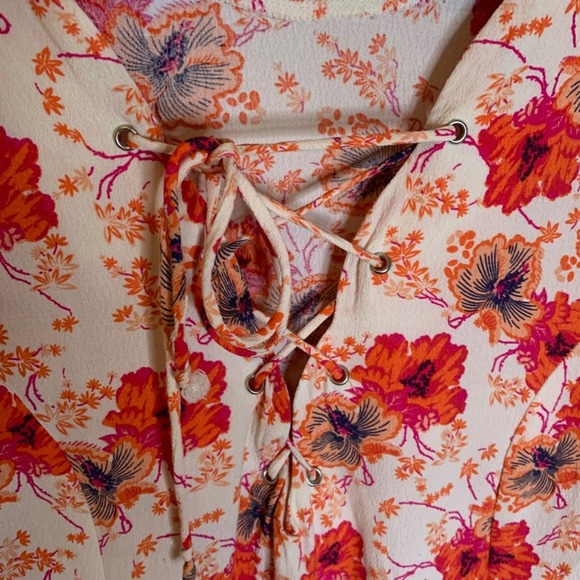 ASTR The Label | Hibiscus Floral Short Sleeve Shift Dress Sz Medium 100% Viscose - Picture 3 of 8